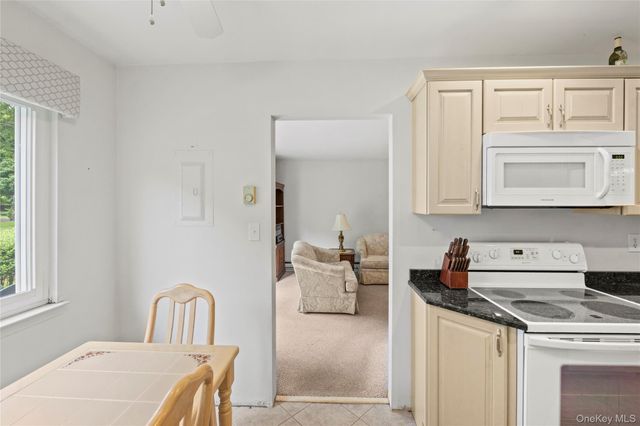302 Bentley Court W, Saint James, NY 11780