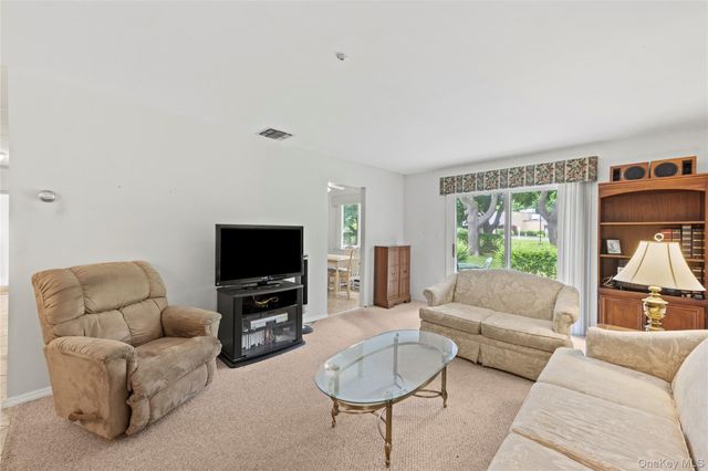 302 Bentley Court W, Saint James, NY 11780