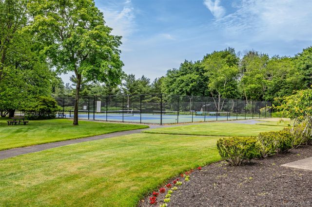302 Bentley Court W, Saint James, NY 11780
