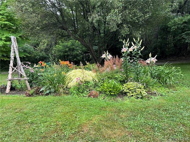 9832 East Holland Road, Holland, NY 14080