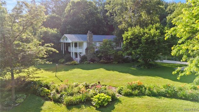 9832 East Holland Road, Holland, NY 14080