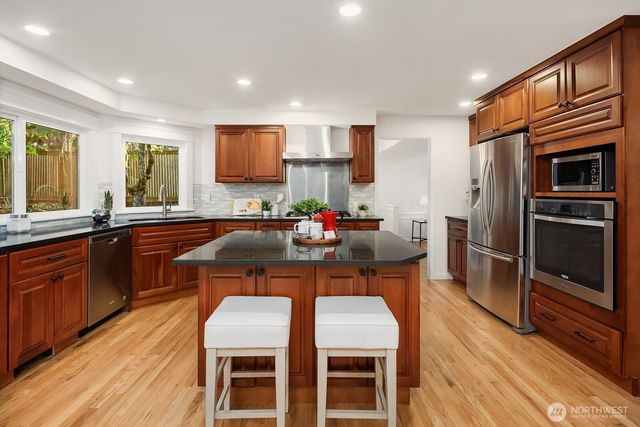 23203 NE 18th Place, Sammamish, WA 98074