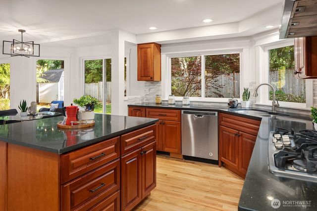 23203 NE 18th Place, Sammamish, WA 98074