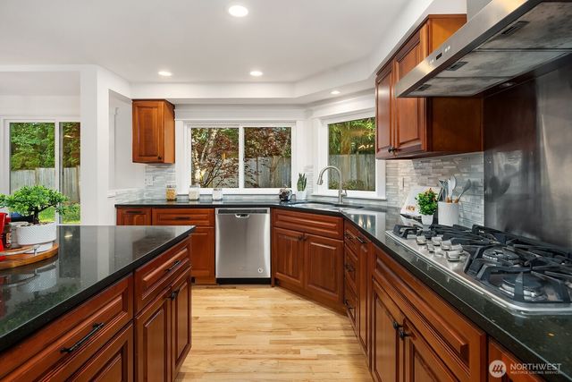23203 NE 18th Place, Sammamish, WA 98074