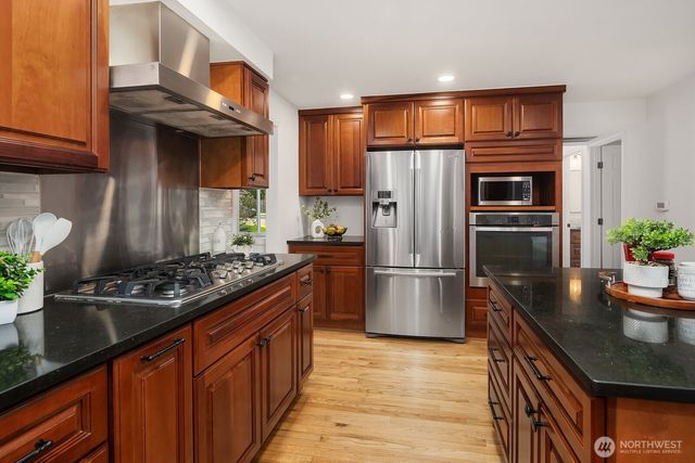23203 NE 18th Place, Sammamish, WA 98074
