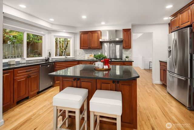 23203 NE 18th Place, Sammamish, WA 98074