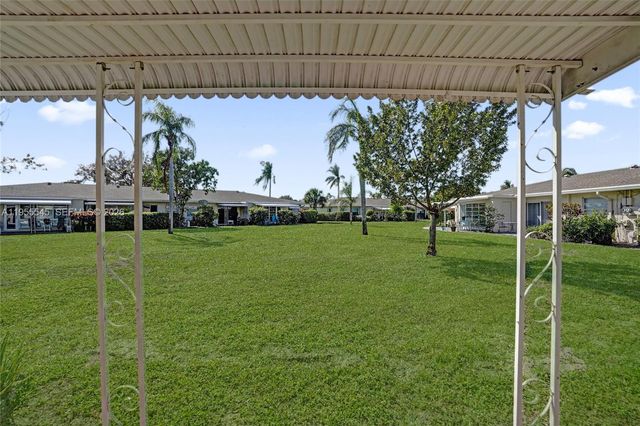 8914 Belle Aire Dr, Boca Raton, FL 33433