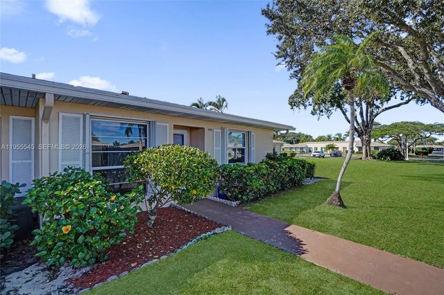 8914 Belle Aire Dr, Boca Raton, FL 33433