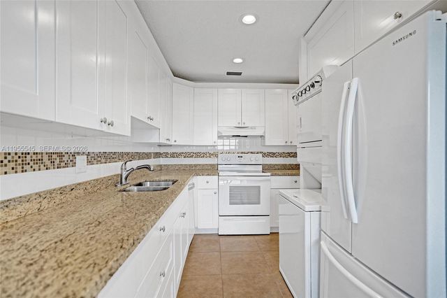 8914 Belle Aire Dr, Boca Raton, FL 33433