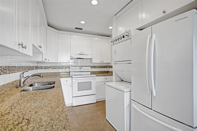 8914 Belle Aire Dr, Boca Raton, FL 33433