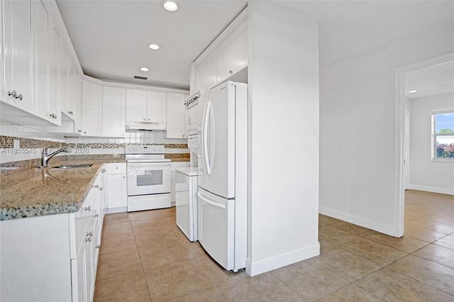 8914 Belle Aire Dr, Boca Raton, FL 33433