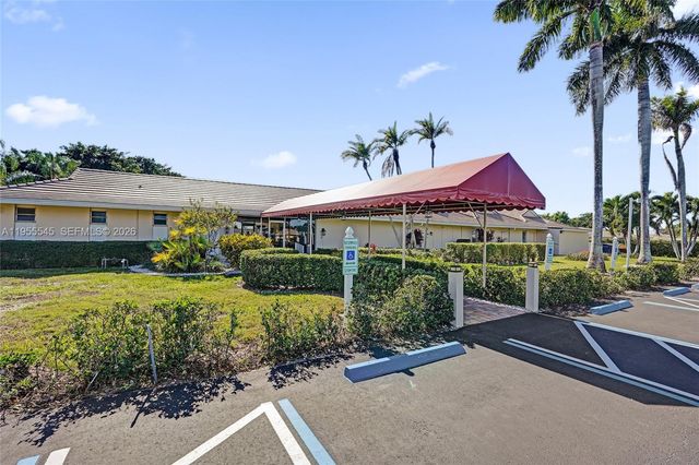 8914 Belle Aire Dr, Boca Raton, FL 33433