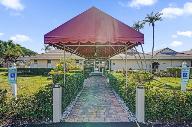 8914 Belle Aire Dr, Boca Raton, FL 33433