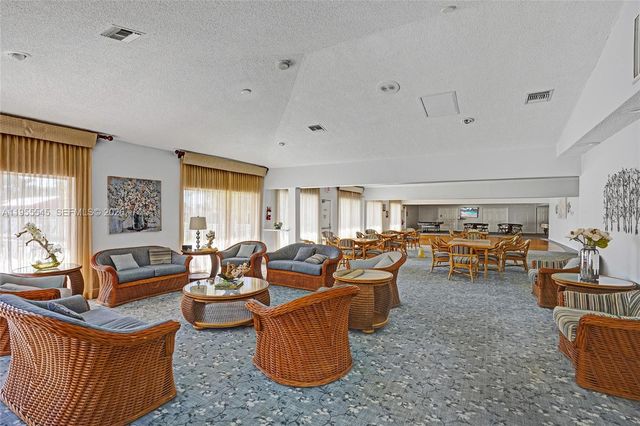 8914 Belle Aire Dr, Boca Raton, FL 33433