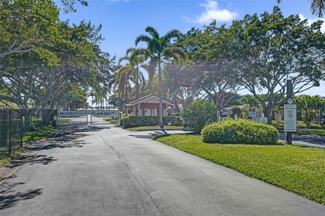8914 Belle Aire Dr, Boca Raton, FL 33433