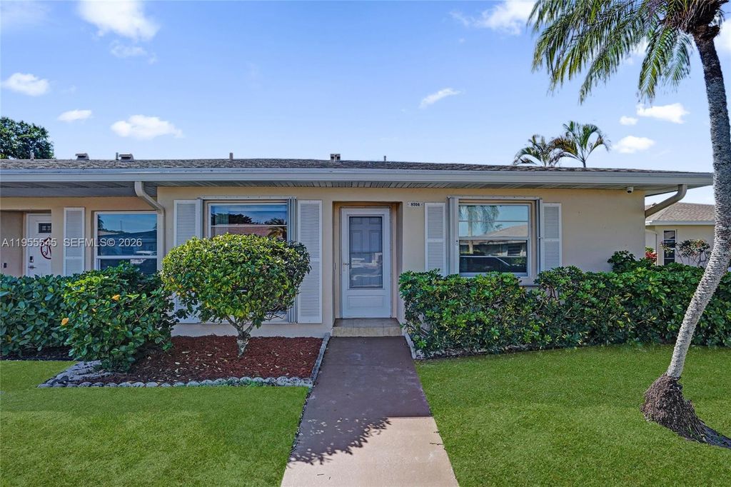 8914 Belle Aire Dr, Boca Raton, FL 33433