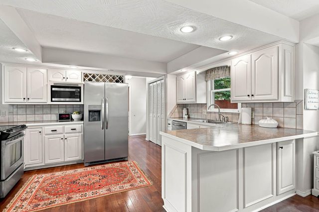 4544 S Holland Avenue, Springfield, MO 65810