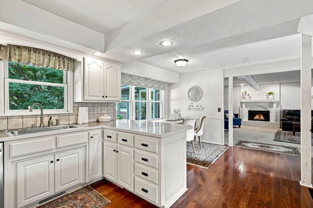 4544 S Holland Avenue, Springfield, MO 65810