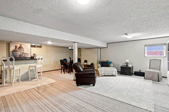 4544 S Holland Avenue, Springfield, MO 65810