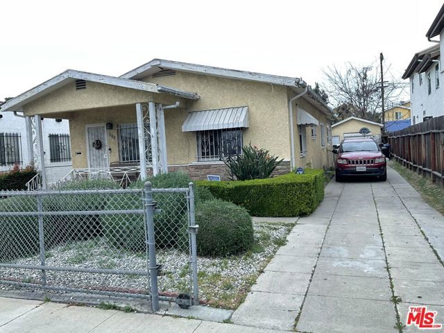 823 E 76th Place, Los Angeles, CA 90001