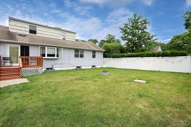 41 Cambria Road, Syosset, NY 11791