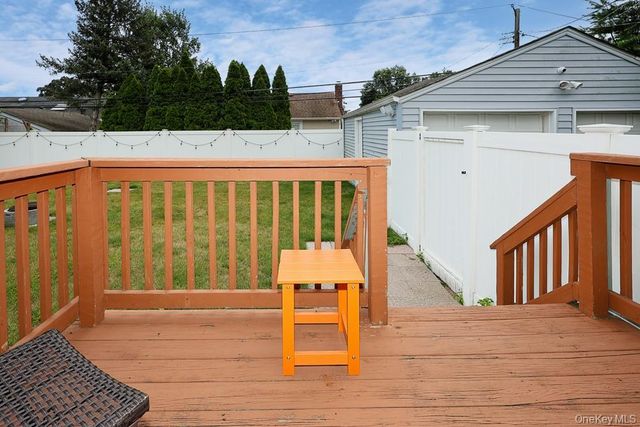 41 Cambria Road, Syosset, NY 11791
