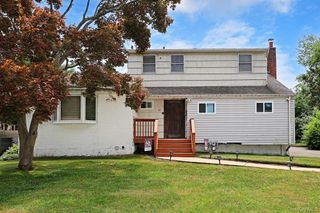 41 Cambria Road, Syosset, NY 11791