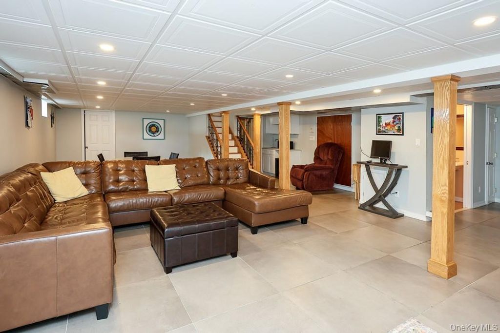 41 Cambria Road, Syosset, NY 11791 — photo 3