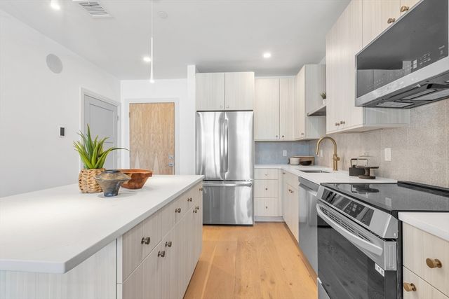 34 Oak Street 103, Boston, MA 02136