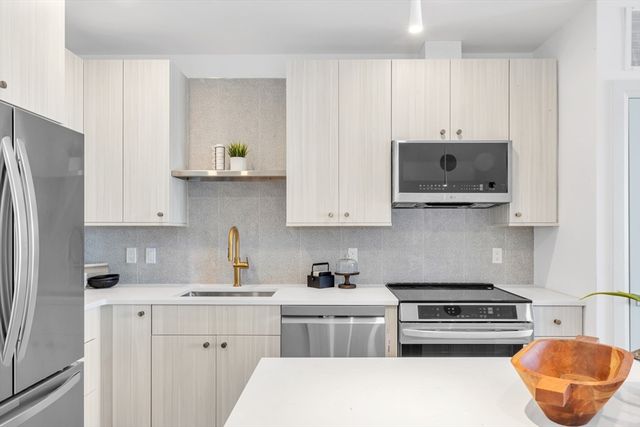 34 Oak Street 103, Boston, MA 02136