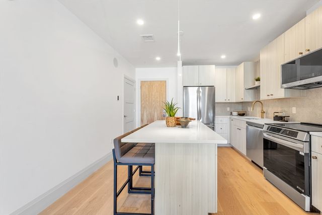 34 Oak Street 103, Boston, MA 02136