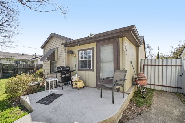 3737 Willing Avenue, Fort Worth, TX 76110