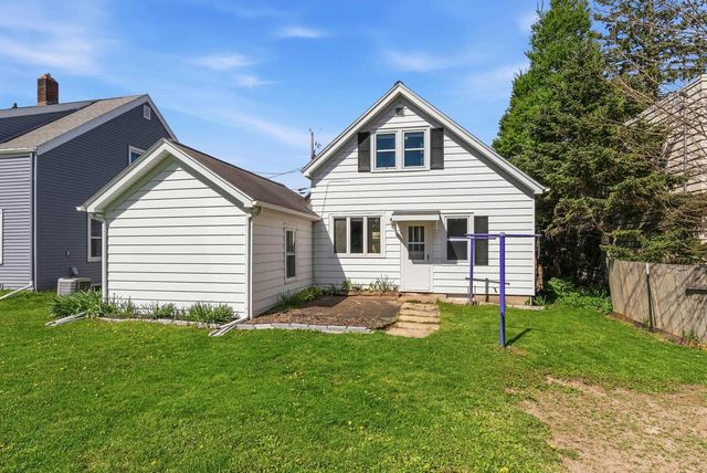 717 N University Avenue, Beaver Dam, WI 53916