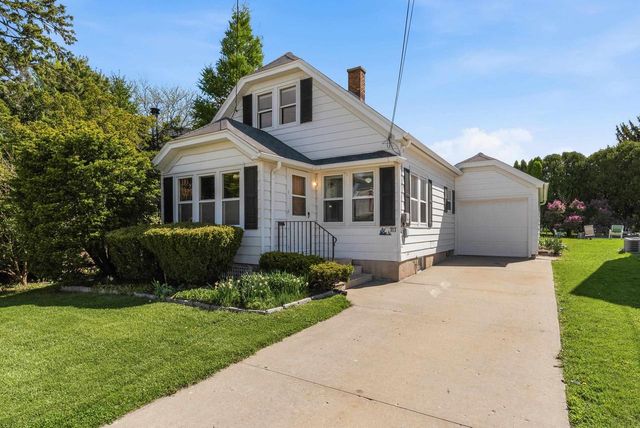 717 N University Avenue, Beaver Dam, WI 53916