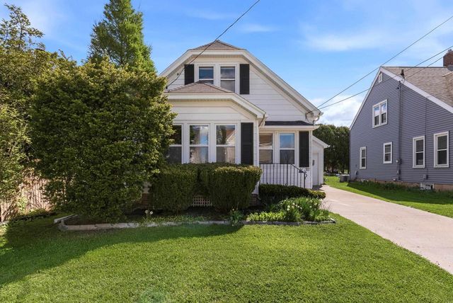 717 N University Avenue, Beaver Dam, WI 53916