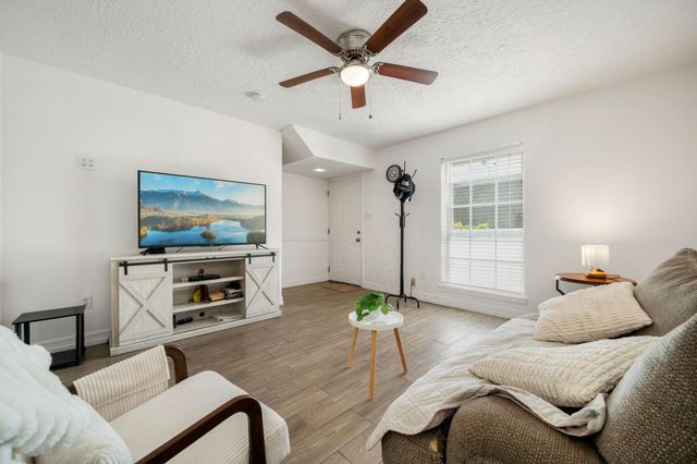 7272 Crownwest Street 7272, Houston, TX 77072