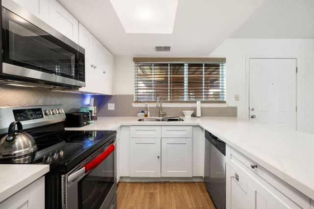 7272 Crownwest Street 7272, Houston, TX 77072