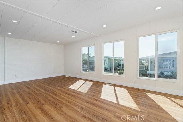 3945 Bradford 111, La Verne, CA 91750