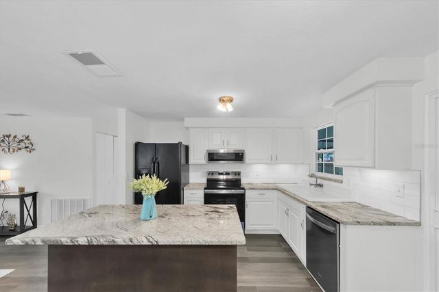 650 TIMBER BAY CIRCLE W, Oldsmar, FL 34677