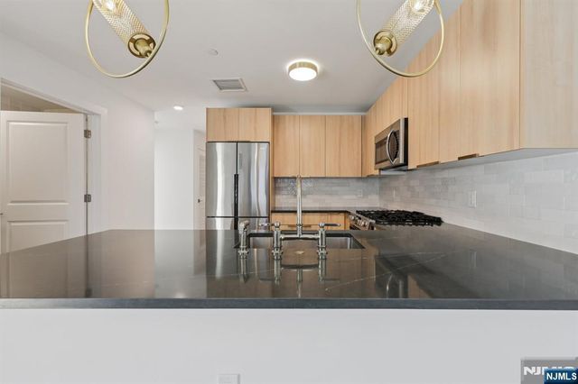 348 Baldwin Avenue 209, Jersey City, NJ 07306