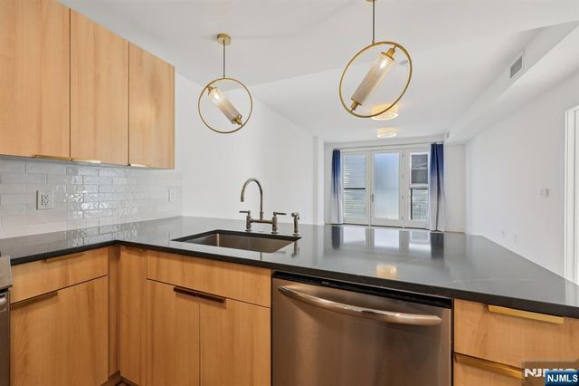 348 Baldwin Avenue 209, Jersey City, NJ 07306