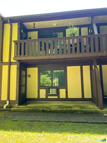 215 Foxwood Lane 215, Milford, CT 06461
