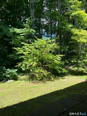 215 Foxwood Lane 215, Milford, CT 06461