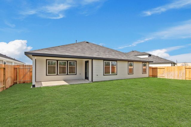 129 Wildflower Lane, Dayton, TX 77535