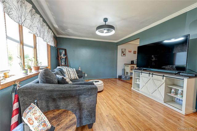 9 PO Lane, Hicksville, NY 11801