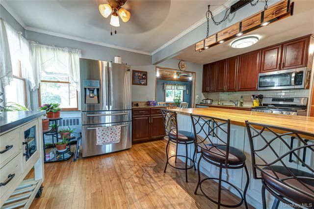 9 PO Lane, Hicksville, NY 11801