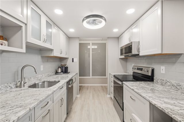 5600 Munhall Rd 501, Squirrel Hill, PA 15217