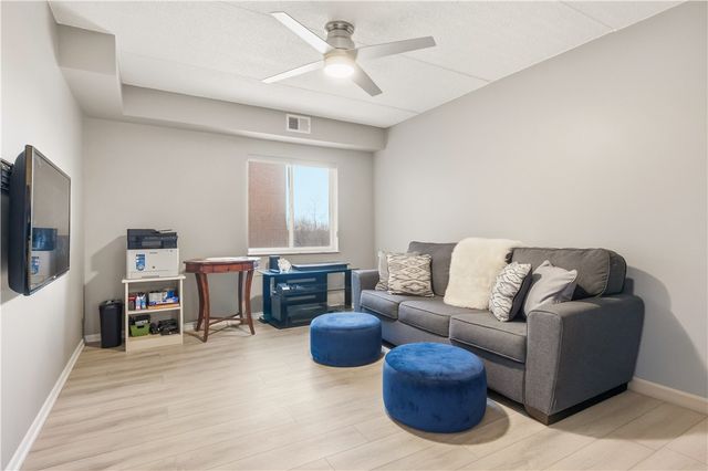 5600 Munhall Rd 501, Squirrel Hill, PA 15217