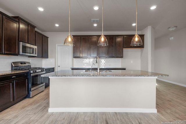 10411 Francisco, Converse, TX 78109