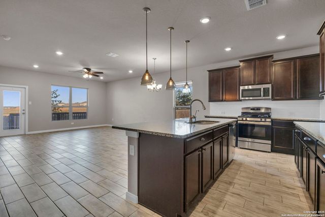 10411 Francisco, Converse, TX 78109